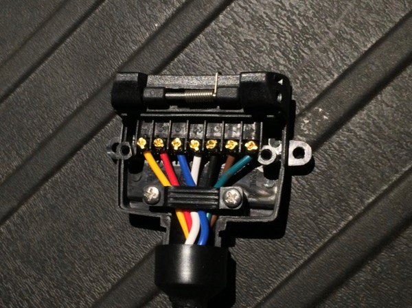 7 pin flat plug inside