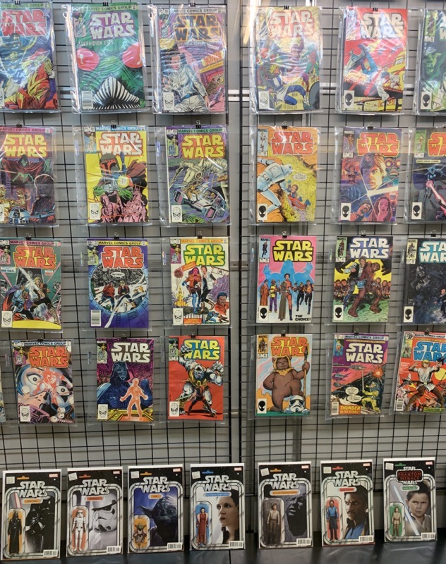 Star wars comics and figurines