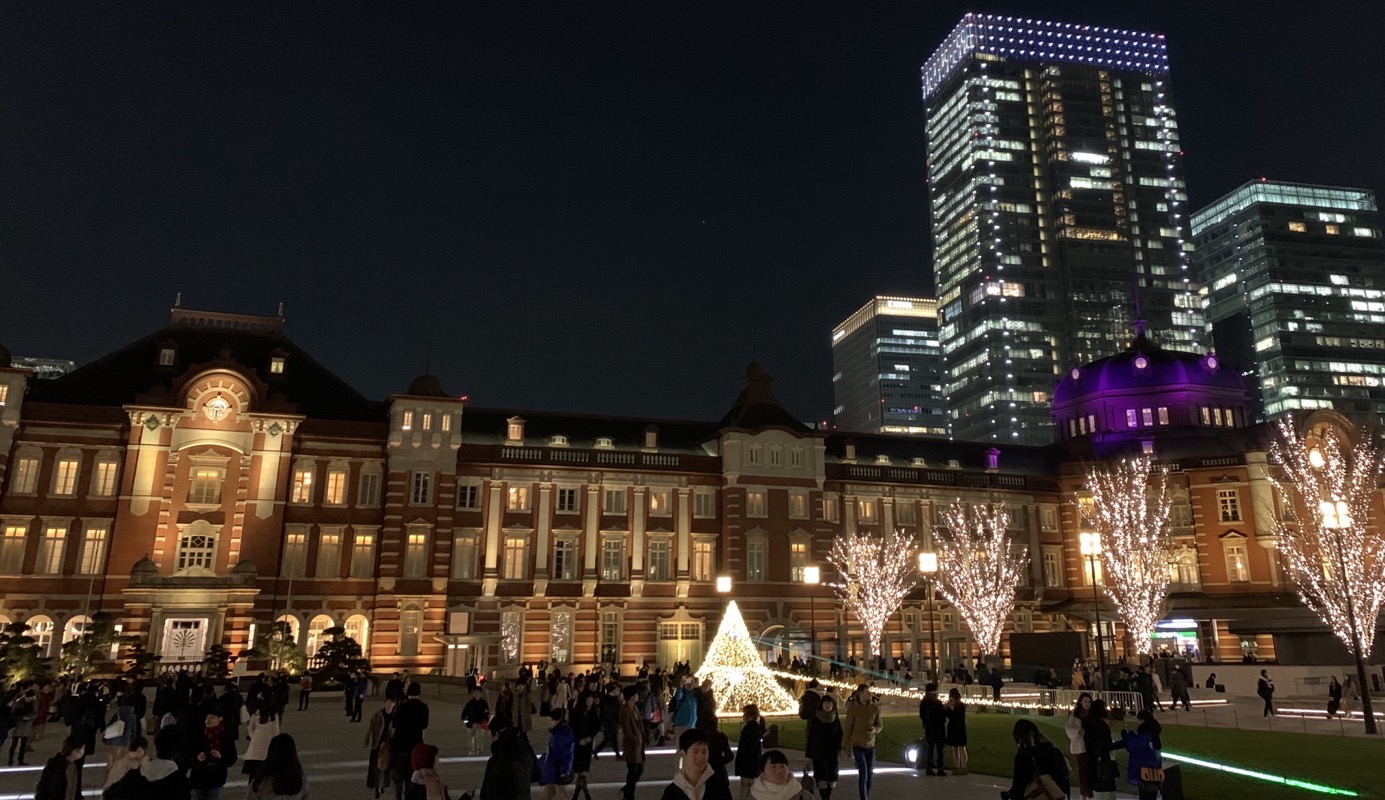 Tokyo station lights