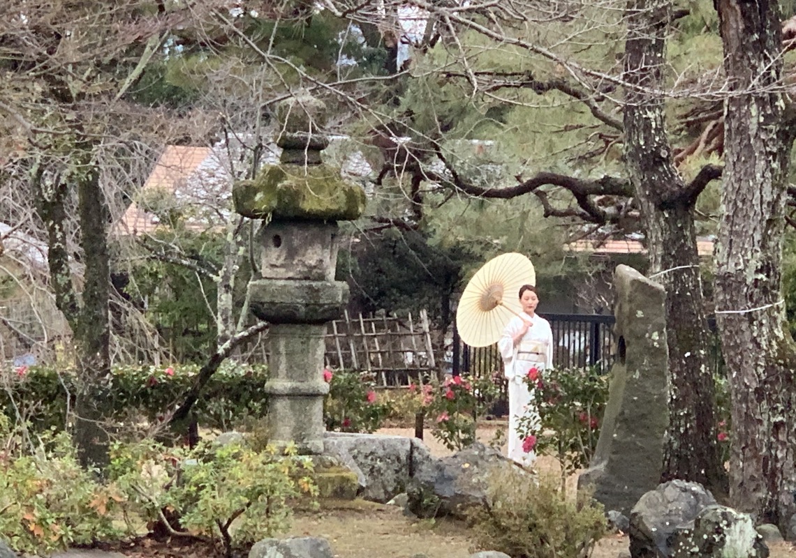 lady in maruyama park