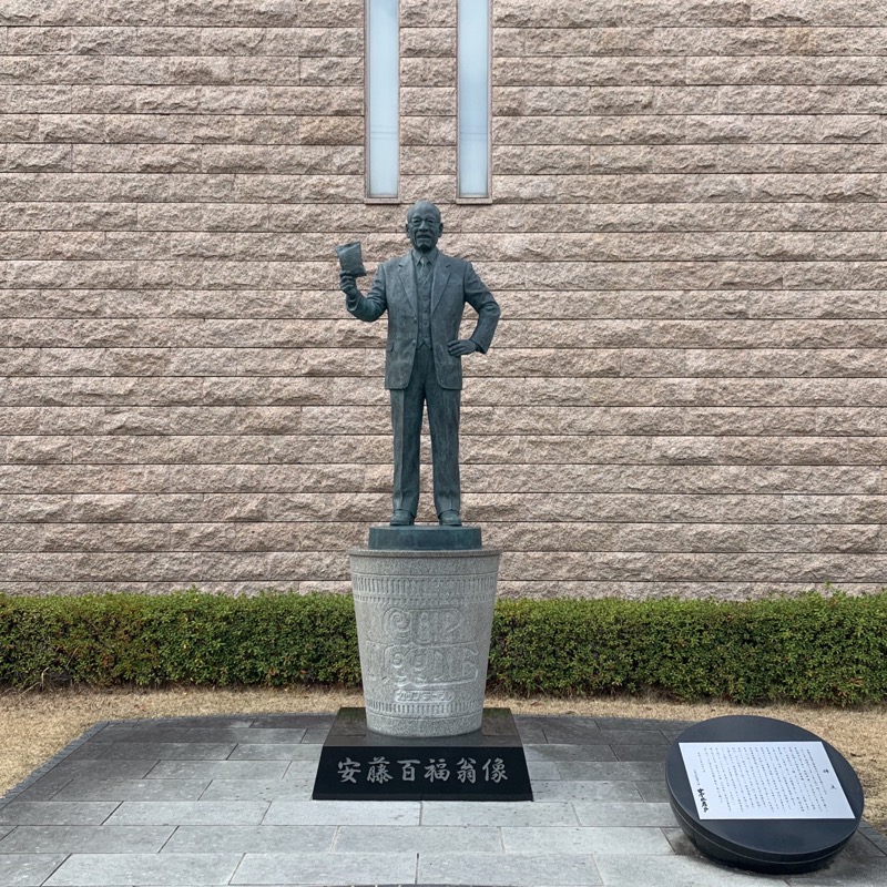 cup noodle momofuku statue