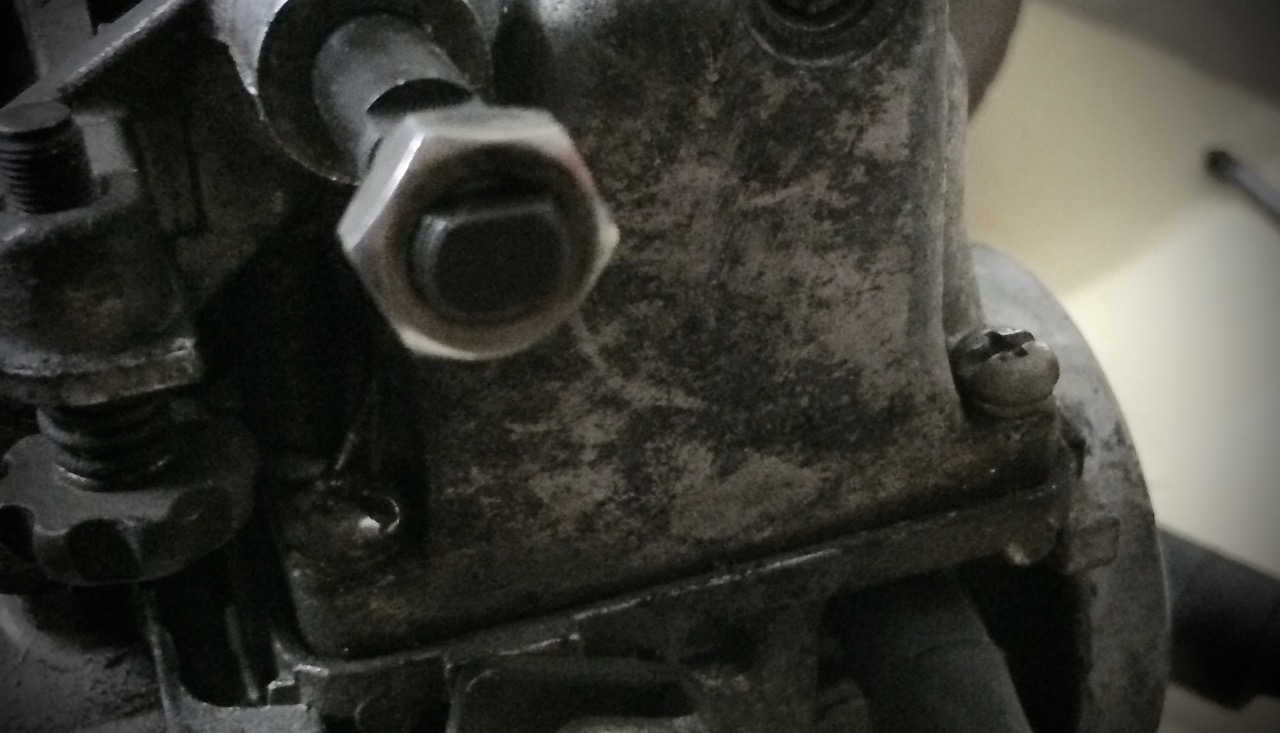 Fuel bowl screws